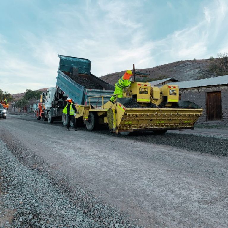 Gravilladora Cifali Autopropulsada con camion acoplado